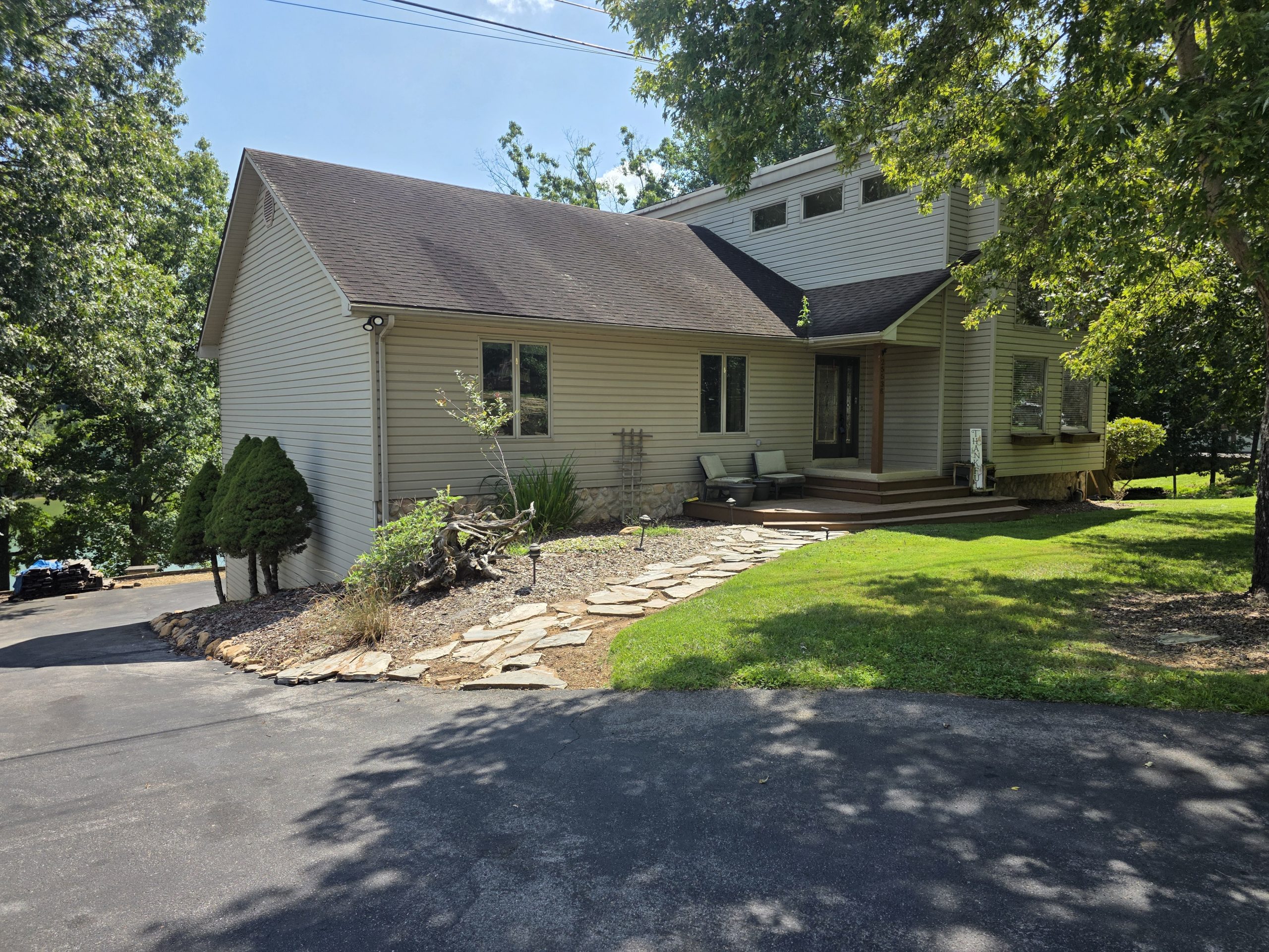 LAKE FRONT ON SOUTH HOLSTON LAKE IN VA